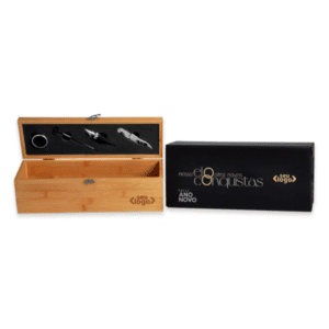 Kit sommelier com acessórios para vinho em caixa de bambu personalizada, ideal para brindes corporativos