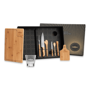 Kit gourmet com utensílios de bambu, tábua e copo personalizado em embalagem premium