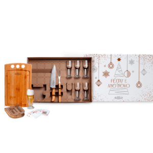 Kit de churrasco com tábua de bambu, taças de cerveja personalizadas e acessórios em embalagem temática