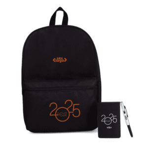 Kit corporativo com mochila preta personalizada, caderno com capa preta e caneta premium em embalagem temática